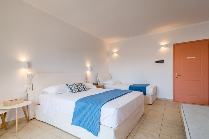 Milos Konstantinos Hotel | Family Room with Garden View | Rooms in Milos