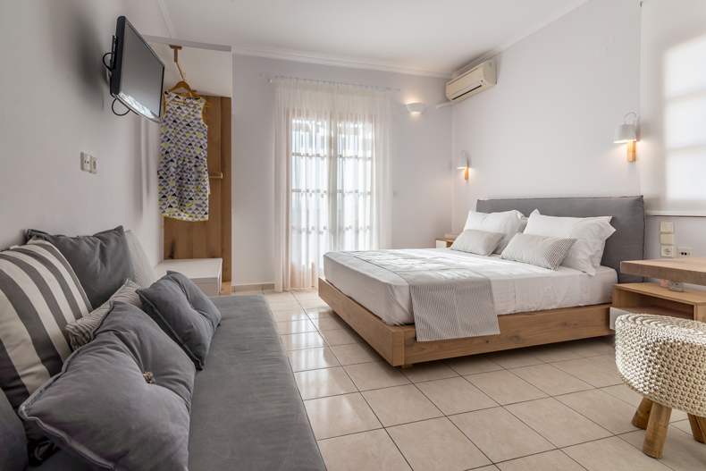 Milos Konstantinos Hotel | Triple Room with Sea View | Rooms in Milos